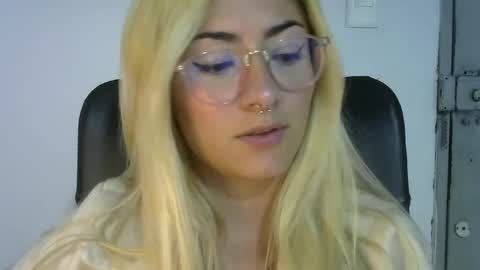 Snapshot of jean_monroe chatting on September 25, 11:35 pm Jean online show from September 25, 11:35 pm