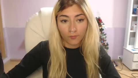 Snapshot of jean_monroe chatting on February 8, 2:36 am Jean online show from February 8, 2:36 am