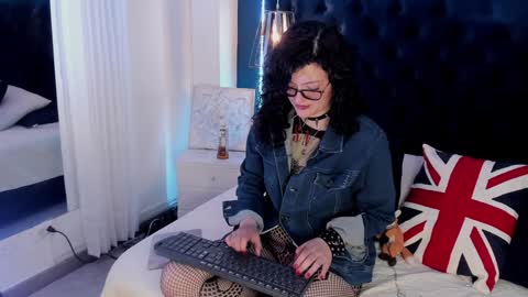 Jean online show from January 10, 8:04 pm