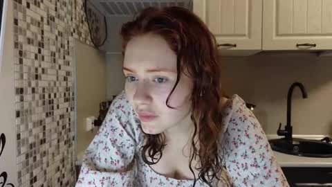 Snapshot of jelly_cherry chatting on December 16, 9:31 pm Emily online show from December 16, 9:31 pm