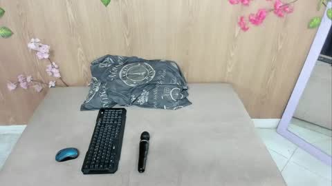 Jenelotizz online show from May 9, 4:03 am