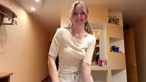 Jen online show from June 21, 5:06 pm