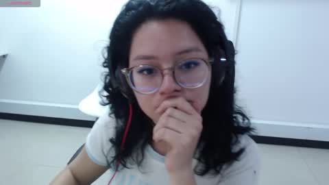 jenn online show from October 22, 4:23 pm