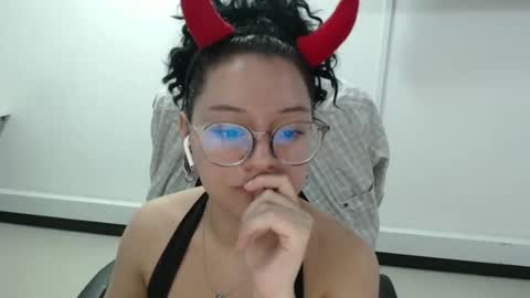 Snapshot of jenn_cg chatting on October 1, 5:07 pm jenn online show from October 1, 5:07 pm