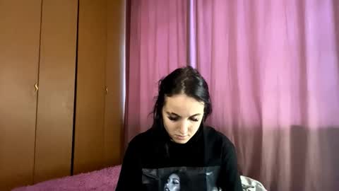 Mia online show from January 8, 10:08 am