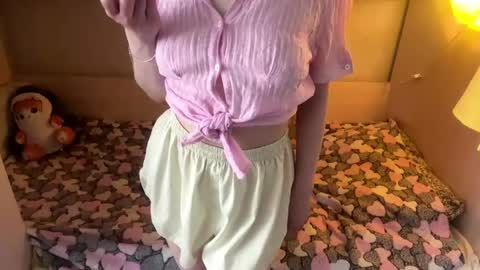 Caroline online show from May 25, 2:16 pm
