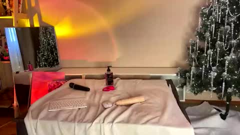 jennies_body online show from January 18, 12:34 pm