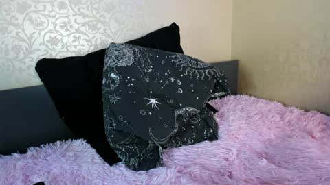 Helen online show from April 7, 8:44 pm