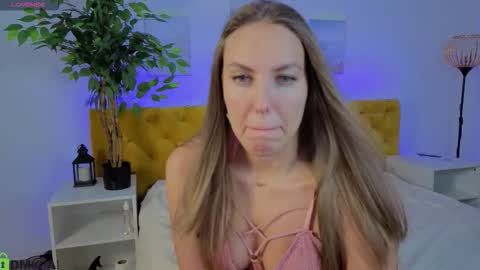 Jennifer hayess online show from March 27, 2:13 am