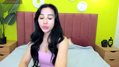 Jennifer online show from October 19, 2:02 am