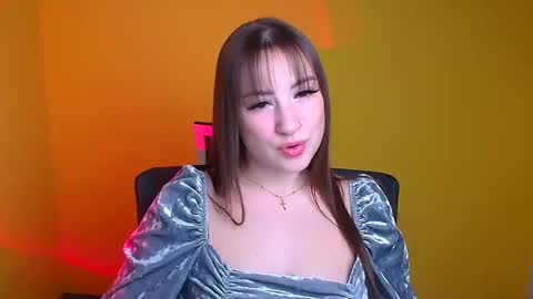 Jennifer online show from December 6, 6:49 pm