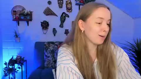 Jennifer online show from July 22, 6:09 pm