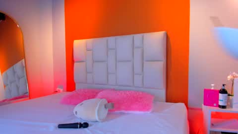 jenny__lawrence online show from May 12, 4:32 am
