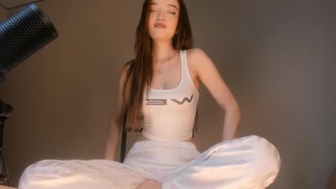 Snapshot of jenny__lii chatting on February 13, 2:09 pm call me Jenny online show from February 13, 2:09 pm