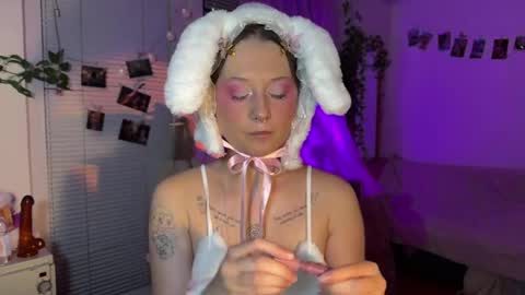 Jennifer Jenny Darling   online show from May 5, 6:33 pm