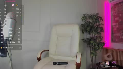 jenny_harringtons online show from December 1, 7:45 am