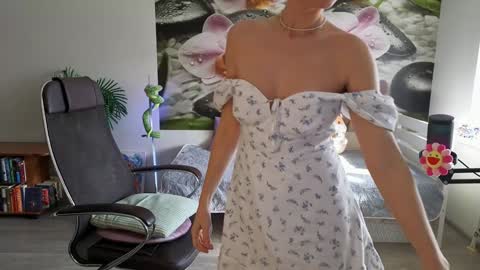 Snapshot of jennycutey chatting on October 11, 4:06 am jennycutey online show from October 11, 4:06 am