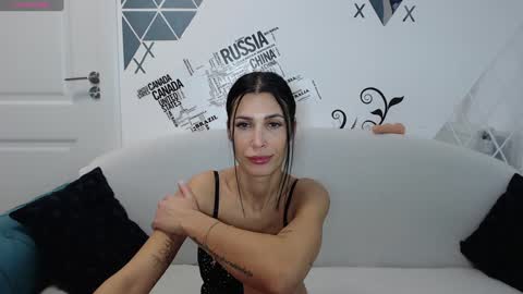 Snapshot of jennyxxx00 chatting on February 3, 8:35 am Jenny online show from February 3, 8:35 am