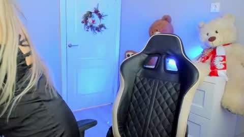 jess1ca_rabb1t online show from December 9, 6:02 am