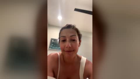 Jessica Gomez online show from May 10, 1:29 am