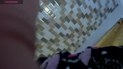 jessimodel independient online show from May 13, 10:15 pm
