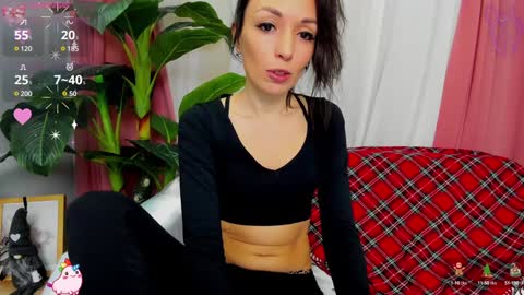 Snapshot of jessica_tiny chatting on December 9, 12:45 am Jessica online show from December 9, 12:45 am