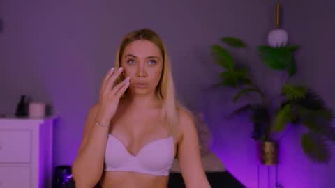 jessiellle online show from November 5, 8:30 am