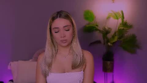 jessiellle online show from November 18, 12:28 pm