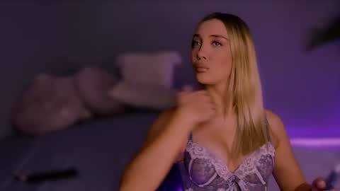 jessiellle online show from October 21, 11:03 am