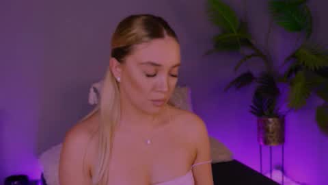 jessiellle online show from November 7, 10:25 pm