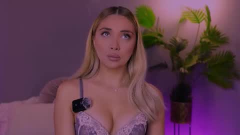 jessiellle online show from November 20, 8:37 am