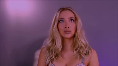 jessiellle online show from October 7, 6:23 pm