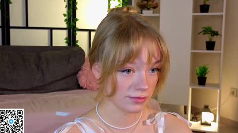 Gwen online show from March 5, 8:26 pm