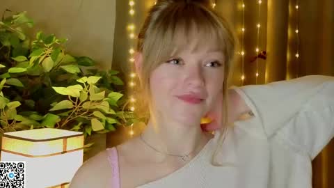 Gwen online show from May 10, 8:55 pm