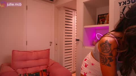 Snapshot of jhulysex chatting on October 17, 11:52 pm jhulysex online show from October 17, 11:52 pm