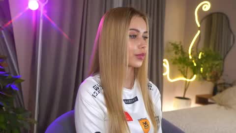 Jenny online show from May 18, 8:09 am