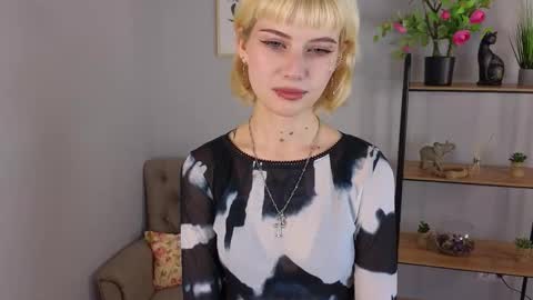 Snapshot of joan_lipse chatting on October 31, 9:46 am Sofia online show from October 31, 9:46 am