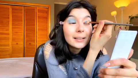 joanaphippin online show from April 22, 8:00 am