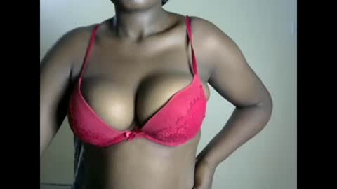 Snapshot of joankein_255 chatting on March 10, 9:23 am varl online show from March 10, 9:23 am