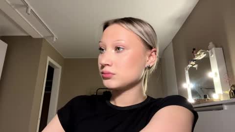 Annie online show from April 4, 12:59 pm