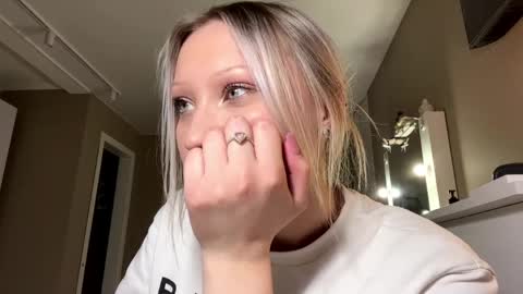 Annie online show from March 25, 7:28 pm