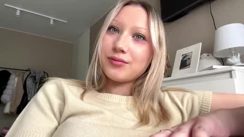 Annie online show from March 30, 5:18 am