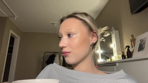 Annie online show from April 7, 4:25 am