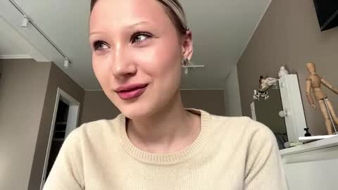 Annie online show from March 29, 5:17 am