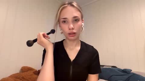 Oly online show from June 18, 8:48 am