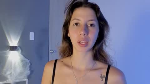 Snapshot of jolie_lov chatting on October 11, 6:10 pm jolie_lov online show from October 11, 6:10 pm