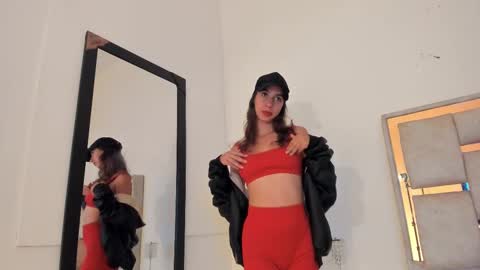 Snapshot of jolie_lov chatting on February 11, 1:30 pm jolie_lov online show from February 11, 1:30 pm