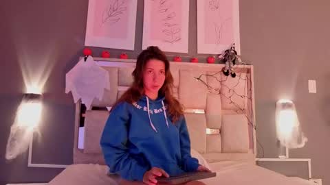 Snapshot of jolie_lov chatting on September 30, 1:50 pm jolie_lov online show from September 30, 1:50 pm