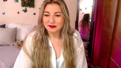 Jolie Mature online show from May 11, 9:45 pm