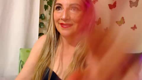 Jolie Mature online show from October 7, 11:20 pm